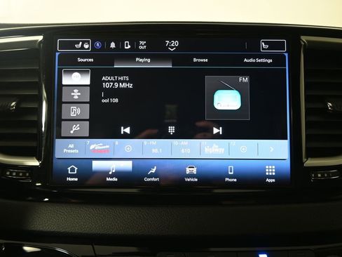 Used 2024 Chrysler Pacifica Touring-L FWD image 28