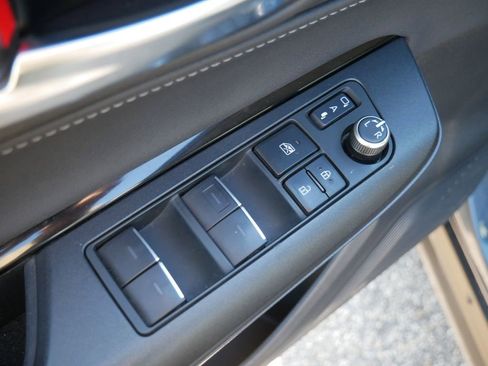 Used 2024 Toyota Venza LE image 20