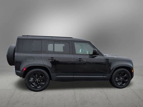Used 2025 Land Rover Defender 110 S image 7
