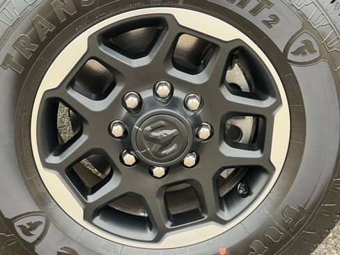 Used 2025 RAM 3500 Laramie AWD/4WD image 11
