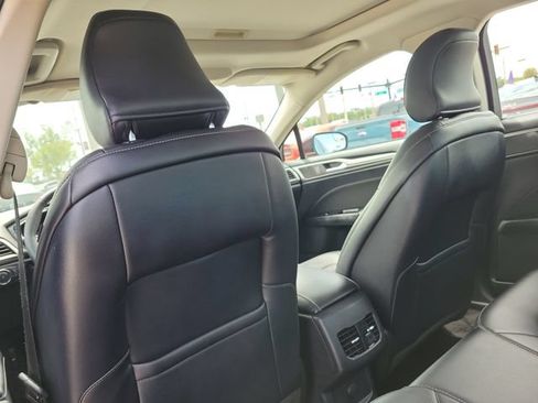 Used 2017 Ford Fusion SE w/ Equipment Group 201A AWD/4WD image 11