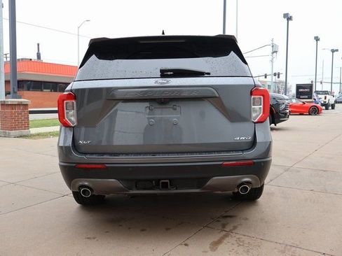 Used 2022 Ford Explorer XLT w/ Equipment Group 202A image 7
