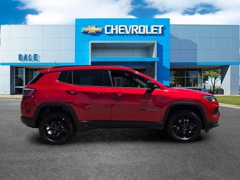 Used 2025 Jeep Compass Latitude w/ Altitude Special Edition AWD/4WD image 2
