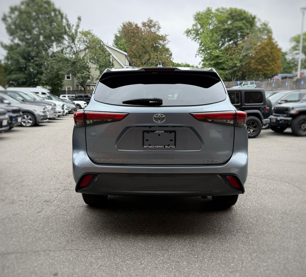 Used 2020 Toyota Highlander Limited FWD image 10