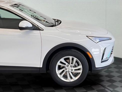 Used 2025 Buick Envista Preferred image 9