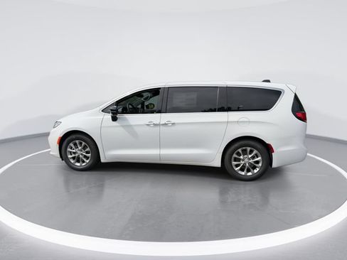 New 2026 Chrysler Pacifica Limited FWD image 5