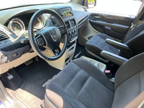 Used 2014 Dodge Grand Caravan SE FWD image 10