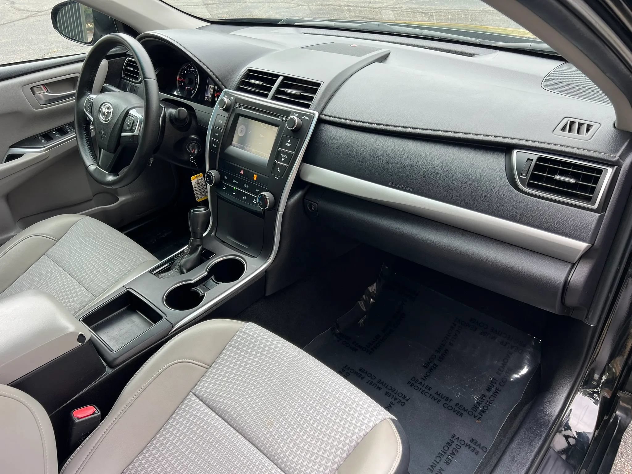Used 2015 Toyota Camry SE FWD image 16