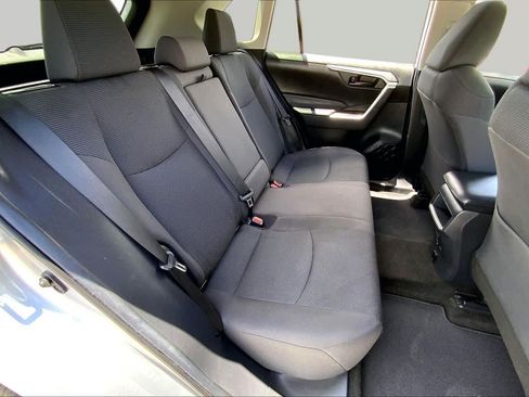 Used 2019 Toyota RAV4 LE FWD image 19