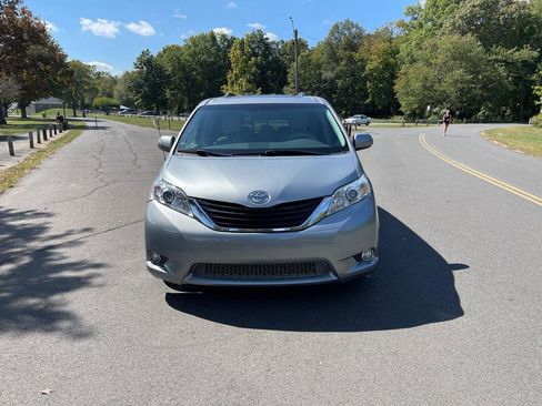 Used 2012 Toyota Sienna XLE w/ Entertainment Pkg image 16