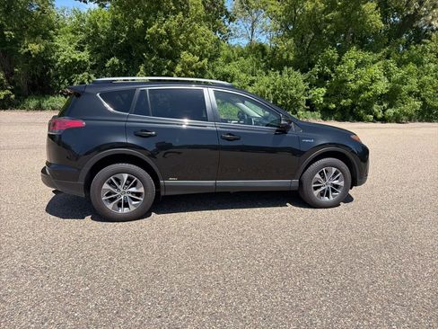 Used 2018 Toyota RAV4 LE w/ Carpet Mat Package AWD/4WD image 18