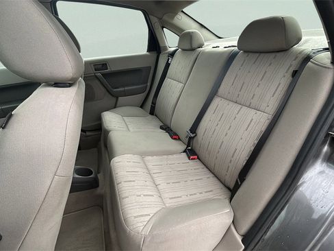 Used 2010 Ford Focus SE image 17