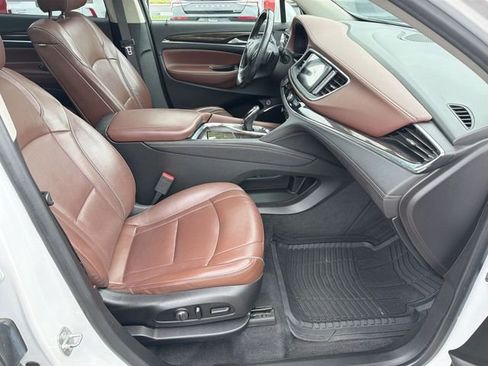 Used 2018 Buick Enclave Avenir w/ Avenir Technology Package AWD/4WD image 29