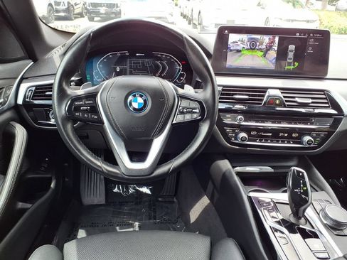 Used 2023 BMW 530e w/ Convenience Package RWD image 9