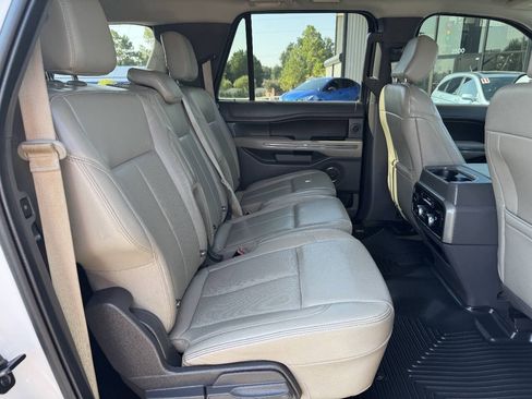 Used 2019 Ford Expedition Max XLT w/ Equipment Group 202A RWD image 23