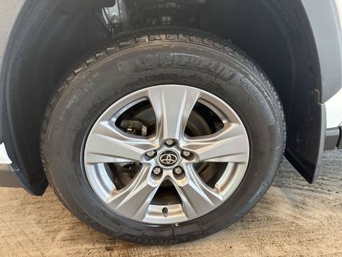 Used 2022 Toyota RAV4 XLE w/ Convenience Package AWD/4WD image 19