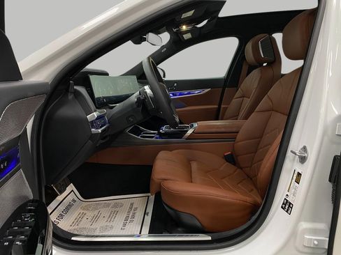 Certified 2025 BMW 740i xDrive image 30