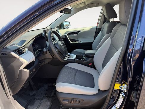 Used 2021 Toyota RAV4 XLE AWD/4WD image 6