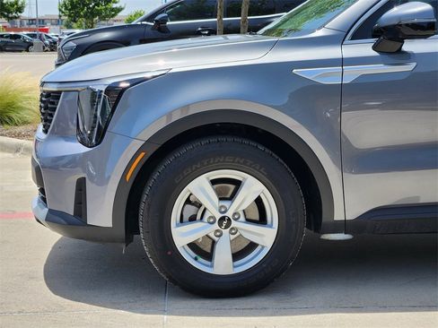 New 2025 Kia Sorento LX image 5