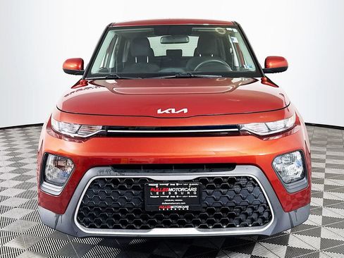 Used 2022 Kia Soul LX FWD image 2