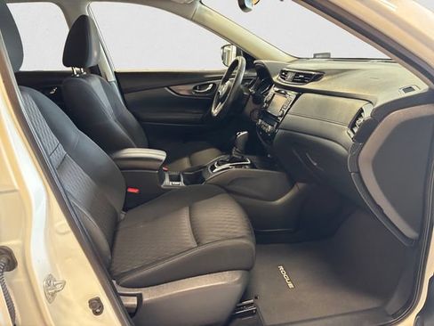 Used 2017 Nissan Rogue SV w/ SV Premium Package AWD/4WD image 16