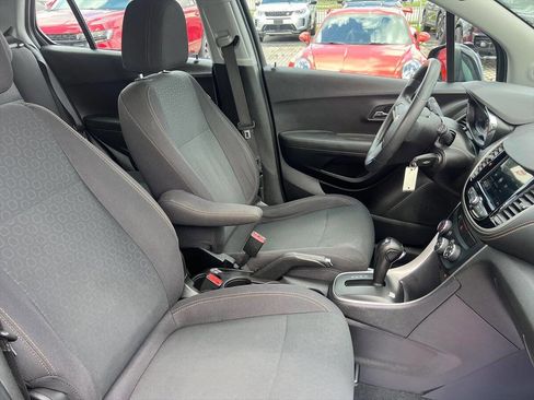 Used 2019 Chevrolet Trax LS FWD image 8