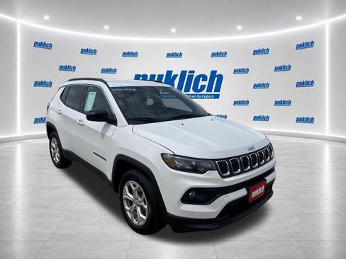 Used 2024 Jeep Compass Latitude AWD/4WD image 3