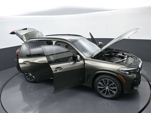 Used 2023 BMW X5 xDrive40i w/ M Sport Package AWD/4WD image 38