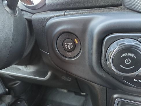 Used 2019 Jeep Wrangler Unlimited Sahara AWD/4WD image 21