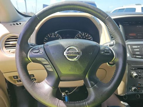 Used 2017 Nissan Pathfinder SL FWD image 10