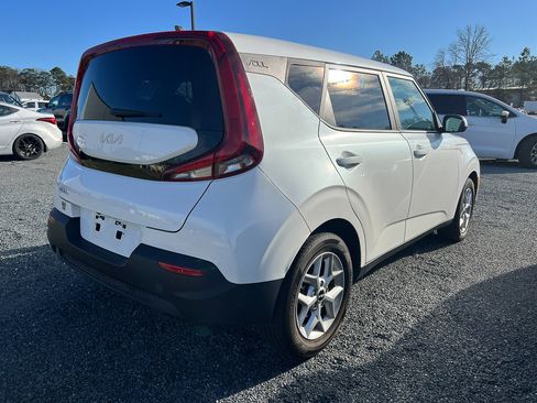 Used 2022 Kia Soul LX w/ Technology Package image 5