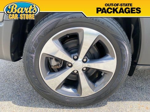 Used 2019 Jeep Cherokee Limited AWD/4WD image 7