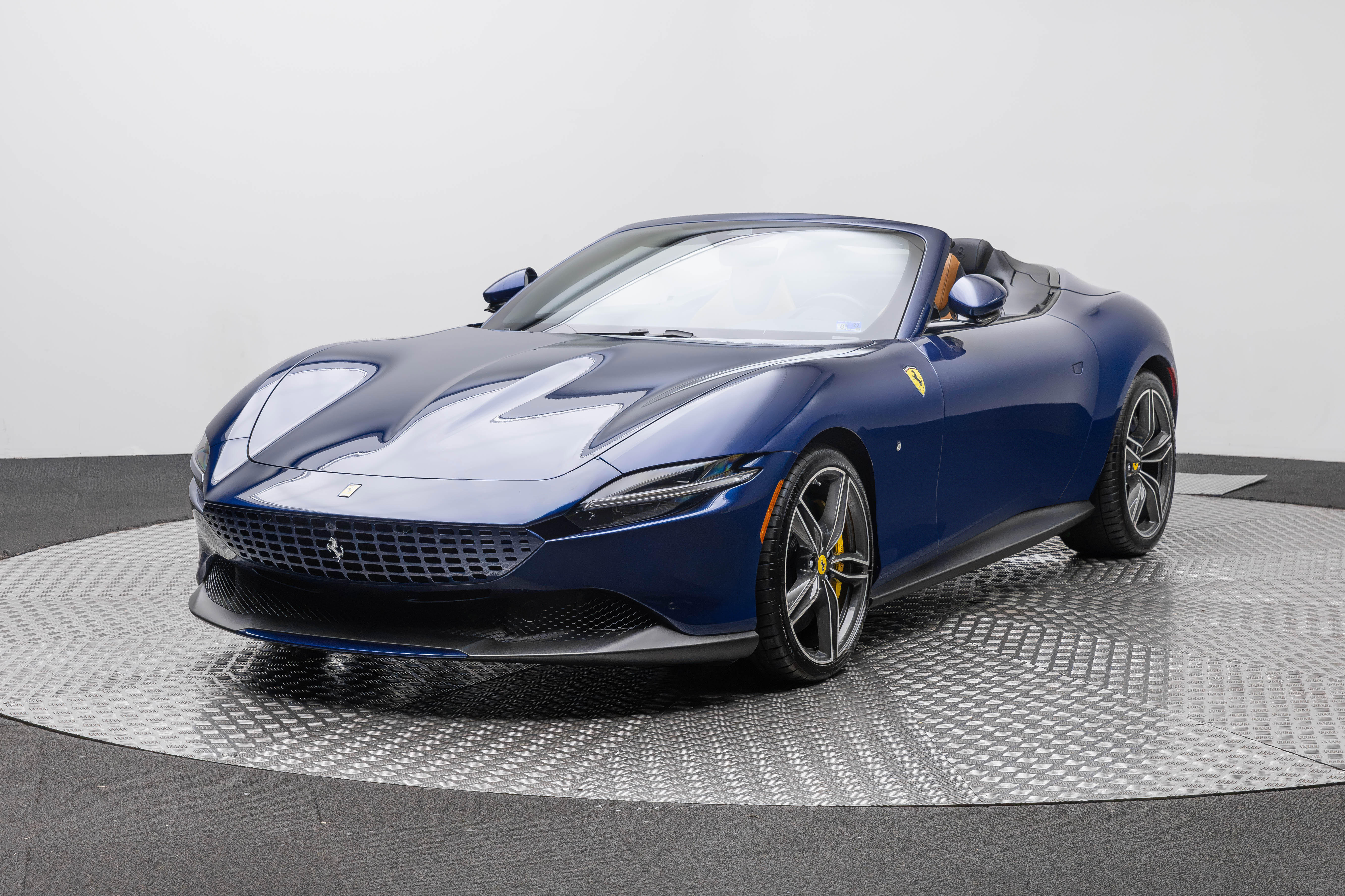 Used 2025 Ferrari Roma Spider RWD image 1