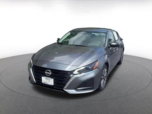 Used 2025 Nissan Altima 2.5 SV FWD image 7