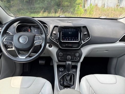 Used 2019 Jeep Cherokee Limited AWD/4WD image 29