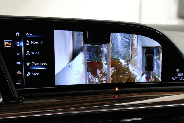 Used 2024 Cadillac Escalade Premium Luxury w/ Performance Package AWD/4WD image 17