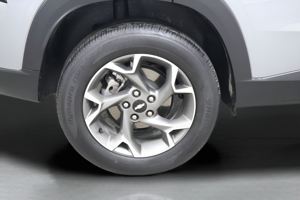 Used 2025 Chevrolet Trax LT w/ LT Convenience Package FWD image 30