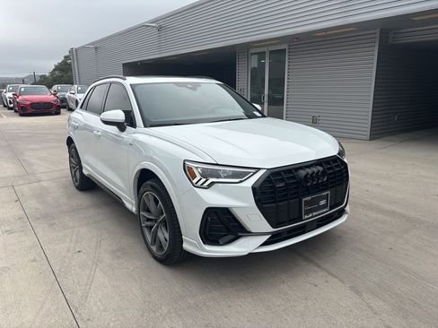 Used 2025 Audi Q3 2.0T Premium w/ Convenience Package image 3
