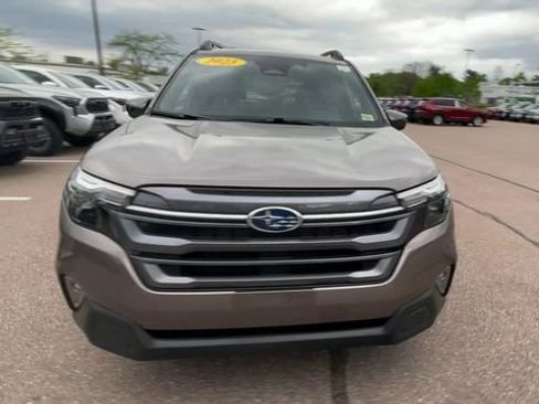 Used 2025 Subaru Forester Premium AWD/4WD image 7