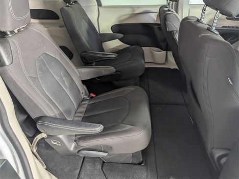 Used 2023 Chrysler Voyager LX image 21