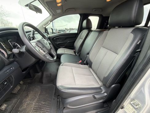 Used 2017 Nissan Titan S AWD/4WD image 13
