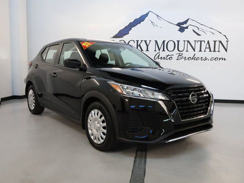 Used 2021 Nissan Kicks S FWD image 1
