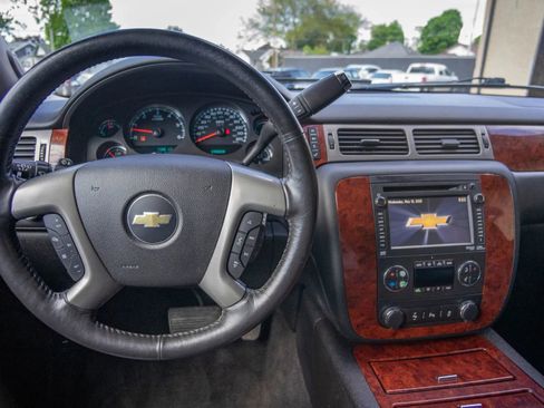 Used 2014 Chevrolet Tahoe LTZ AWD/4WD image 6
