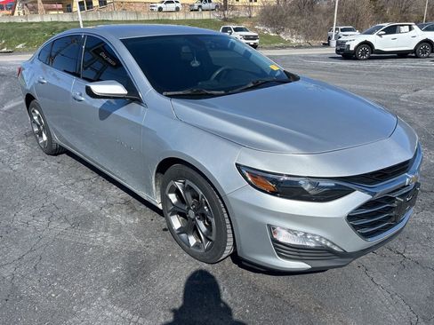 Used 2020 Chevrolet Malibu LT image 3