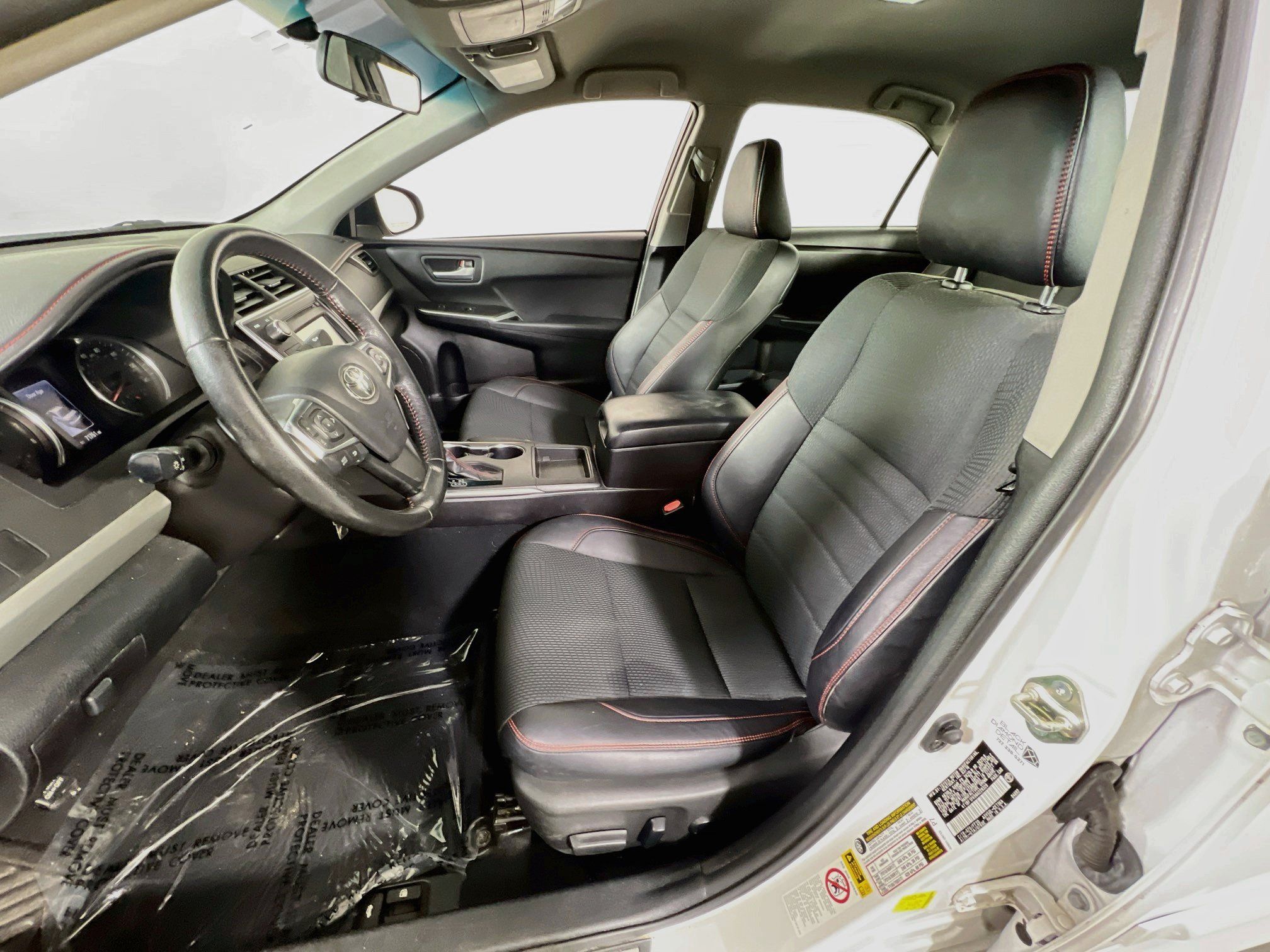 Used 2016 Toyota Camry SE w/ Protection Package (Q2) FWD image 19