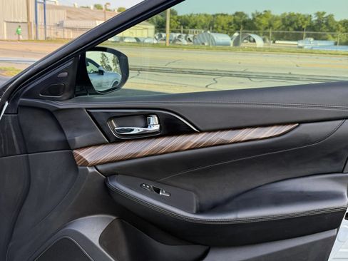 Used 2016 Nissan Maxima Platinum w/ Interior Lighting Package FWD image 24