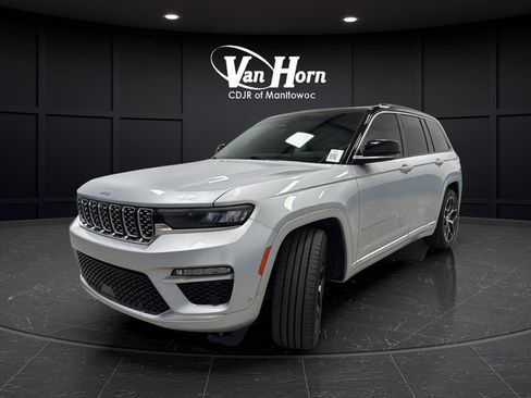 Used 2024 Jeep Grand Cherokee Summit AWD/4WD image 3