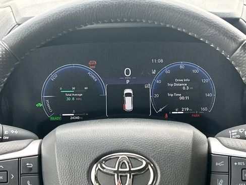 Used 2025 Toyota Sienna Platinum AWD/4WD image 52