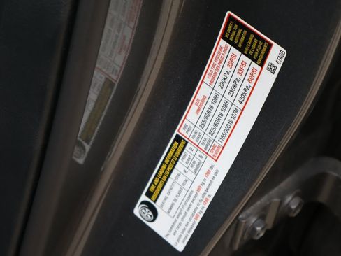 Used 2024 Nissan Pathfinder SL w/ Lighting Package (N92) FWD image 32