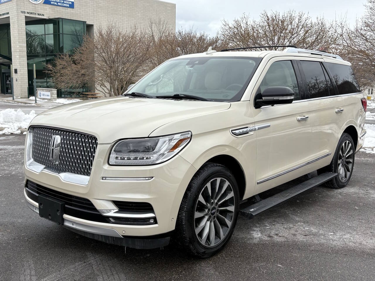 Used 2018 Lincoln Navigator Select w/ Technology Package RWD image 2